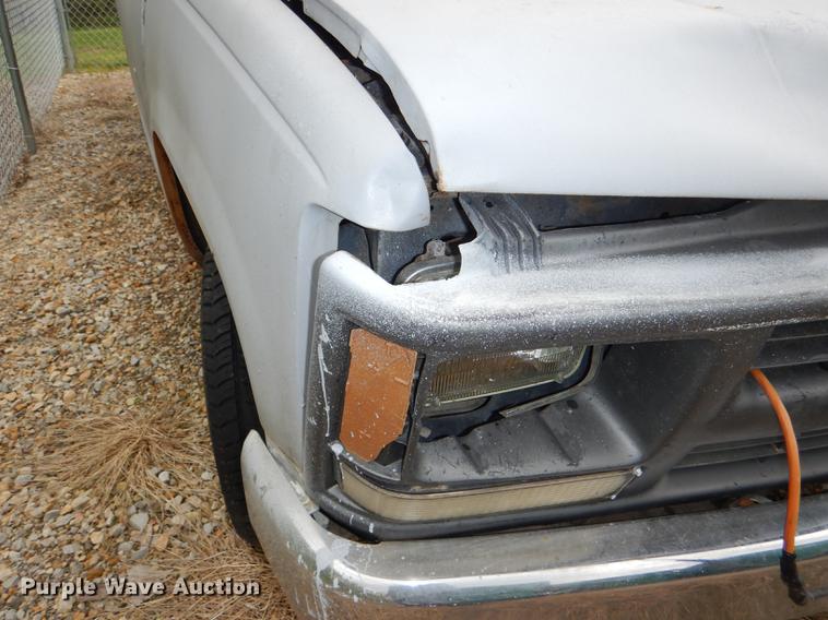 image for item DG0934 1994 GMC Sierra C1500 pickup truck