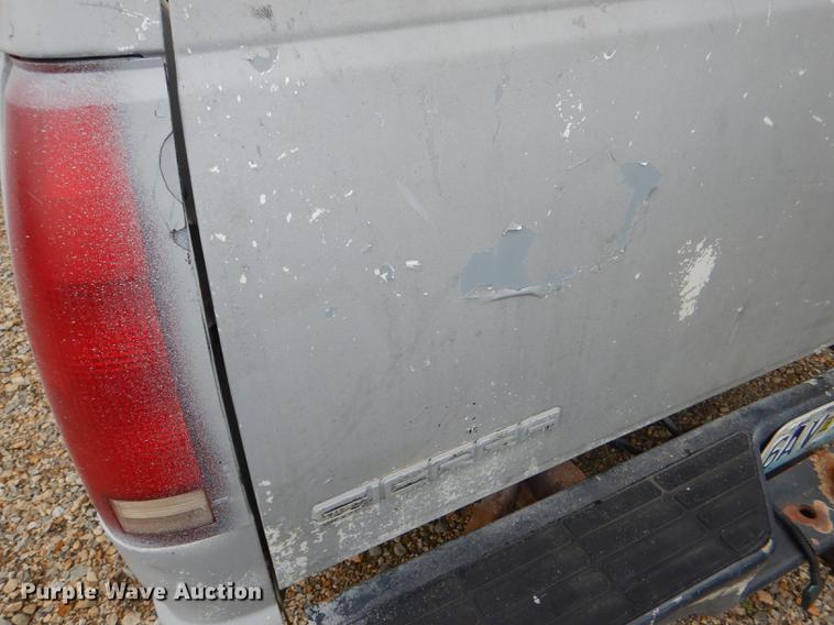 image for item DG0934 1994 GMC Sierra C1500 pickup truck