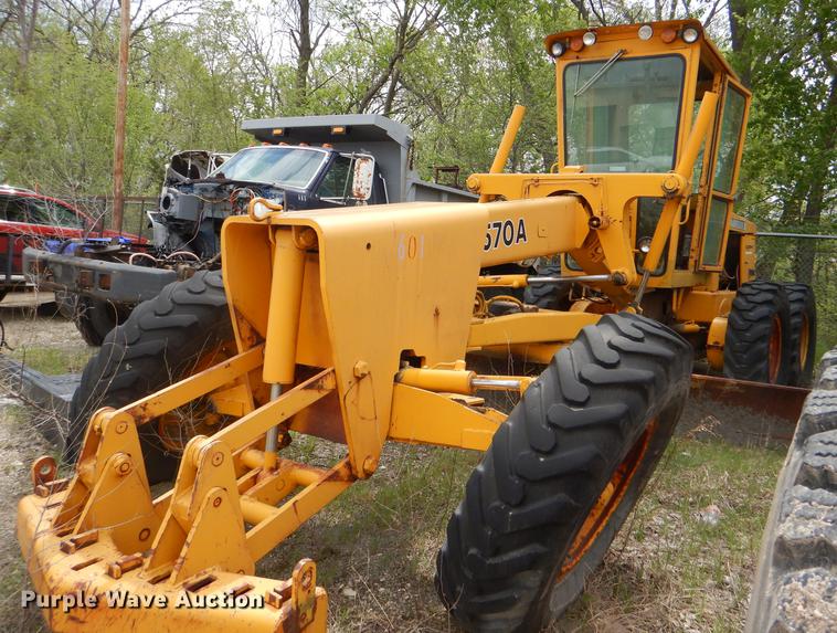 image for item DG0971 1978 John Deere 570A motor grader