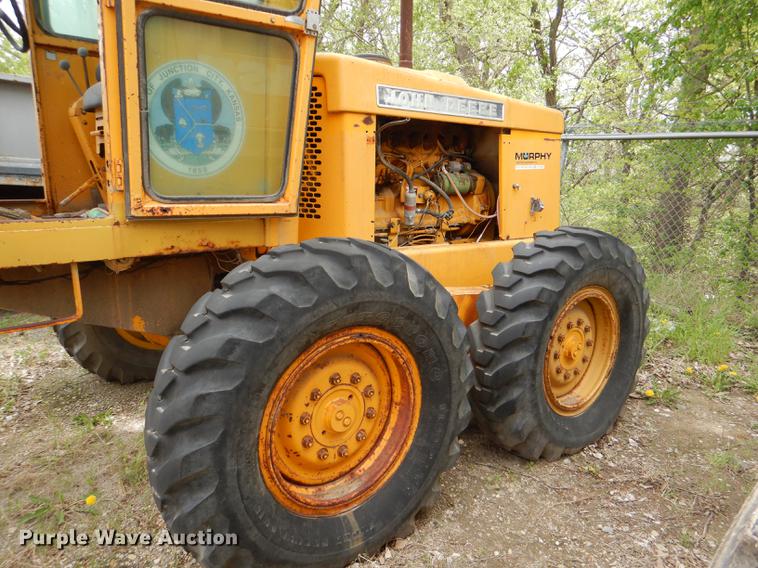 image for item DG0971 1978 John Deere 570A motor grader