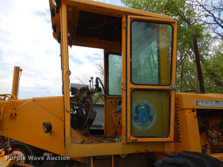 image for item DG0971 1978 John Deere 570A motor grader