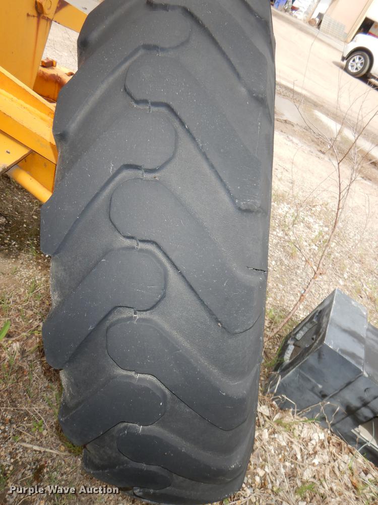 image for item DG0971 1978 John Deere 570A motor grader