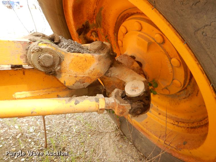 image for item DG0971 1978 John Deere 570A motor grader