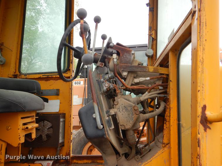 image for item DG0971 1978 John Deere 570A motor grader