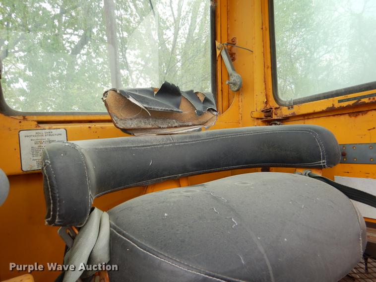 image for item DG0971 1978 John Deere 570A motor grader