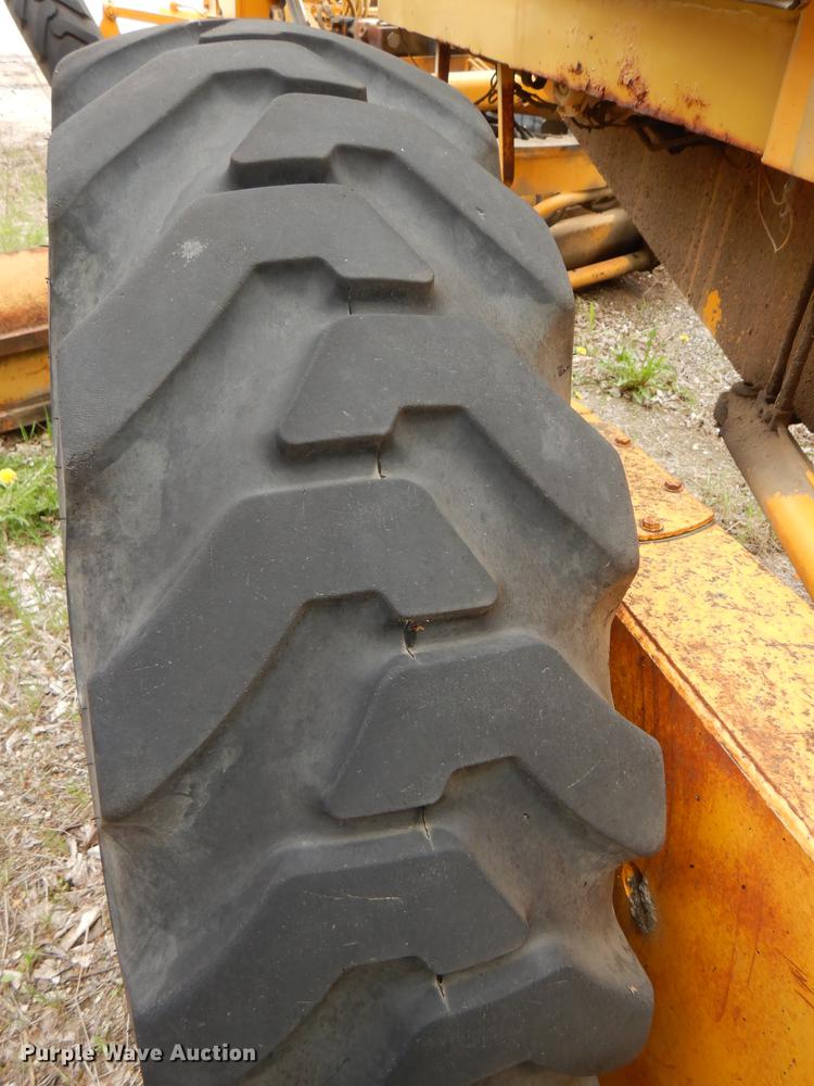 image for item DG0971 1978 John Deere 570A motor grader