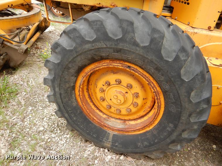 image for item DG0971 1978 John Deere 570A motor grader