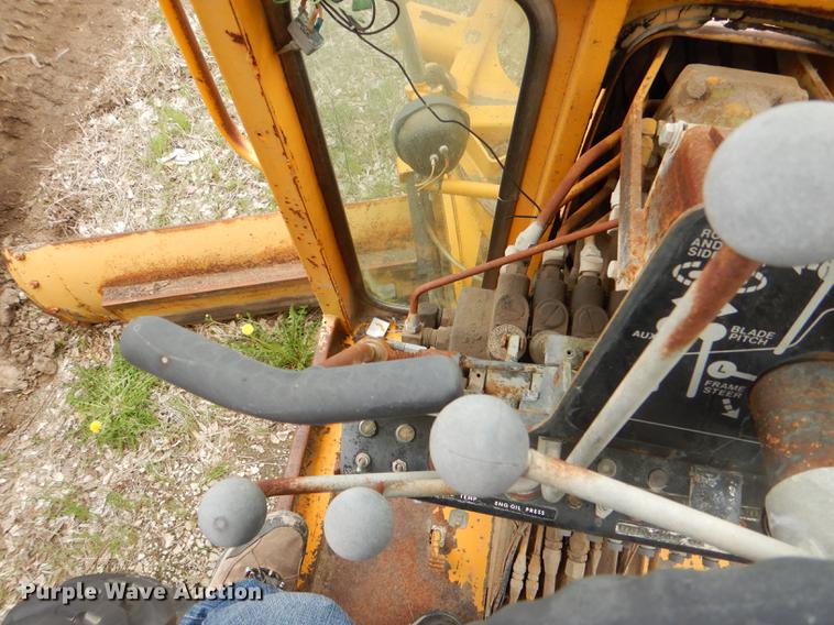 image for item DG0971 1978 John Deere 570A motor grader