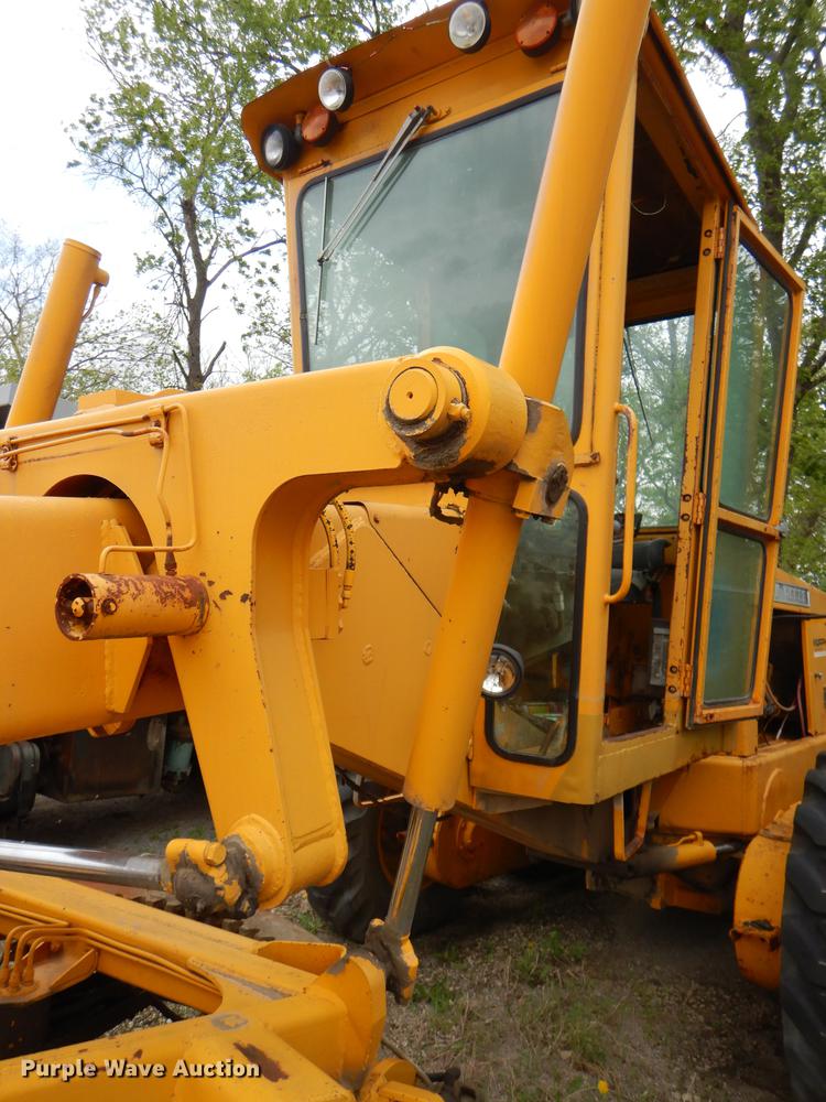 image for item DG0971 1978 John Deere 570A motor grader