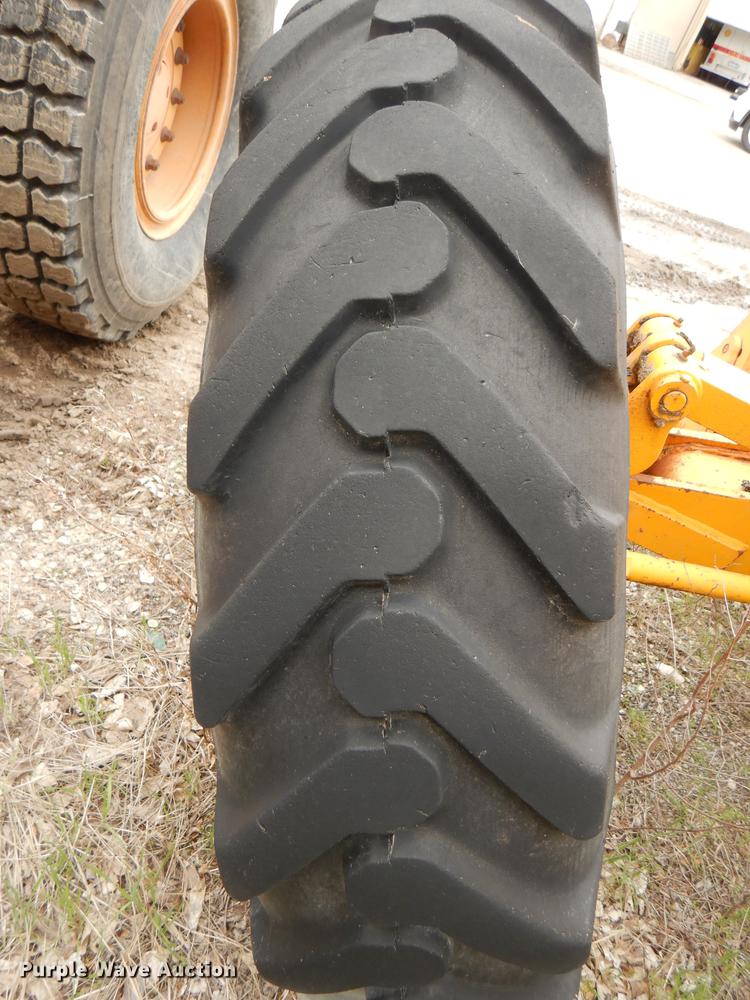 image for item DG0971 1978 John Deere 570A motor grader