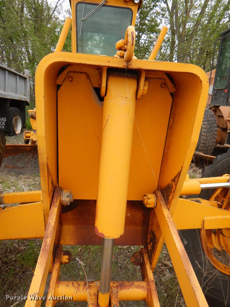 image for item DG0971 1978 John Deere 570A motor grader