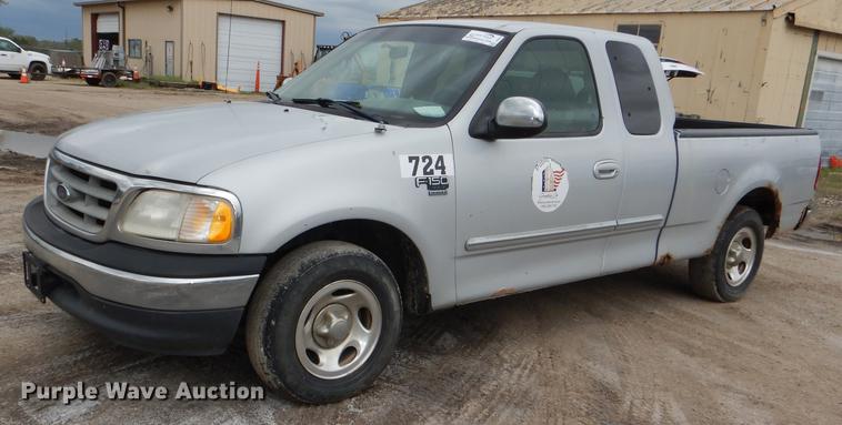 image for item DG0972 2000 Ford F150 XLT SuperCab pickup truck
