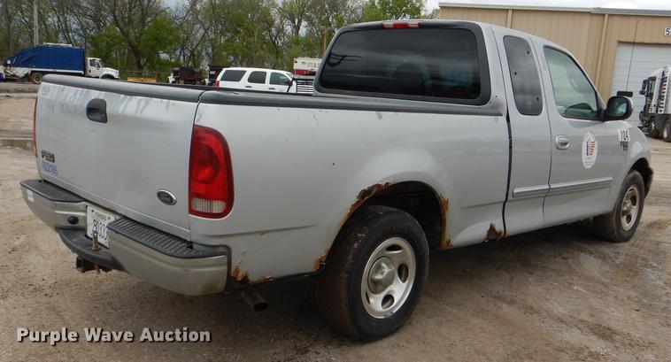 image for item DG0972 2000 Ford F150 XLT SuperCab pickup truck