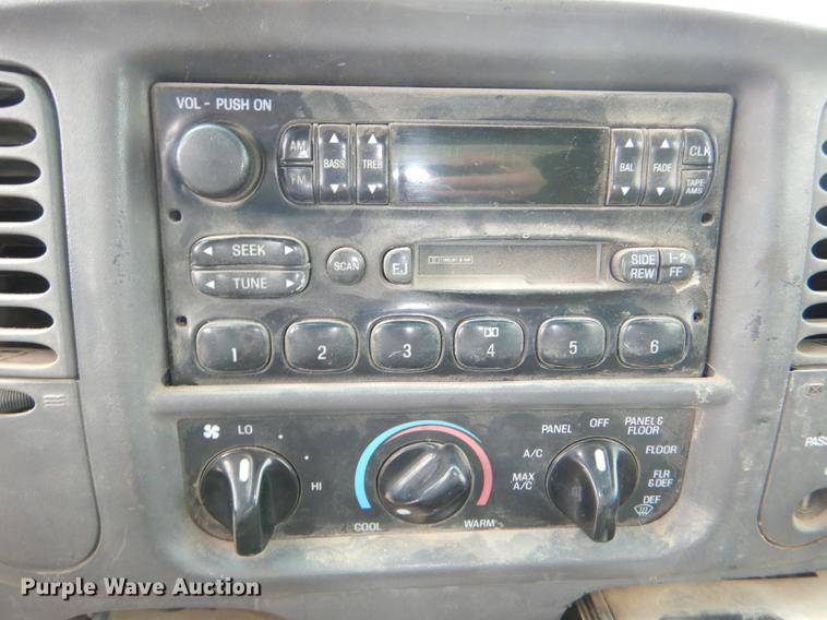 image for item DG0972 2000 Ford F150 XLT SuperCab pickup truck