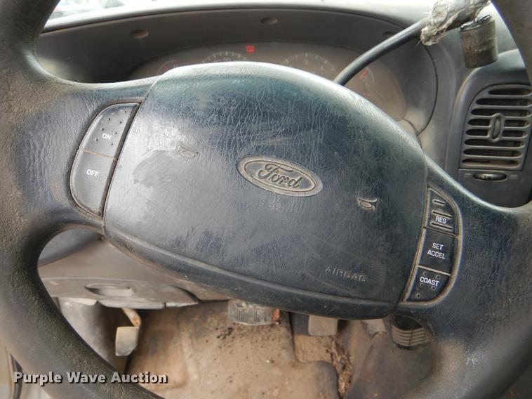 image for item DG0972 2000 Ford F150 XLT SuperCab pickup truck