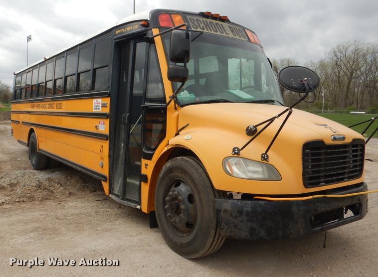 image for item DG0995 2006 Freightliner B2 Thomas school bus