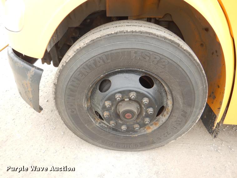 image for item DG0995 2006 Freightliner B2 Thomas school bus