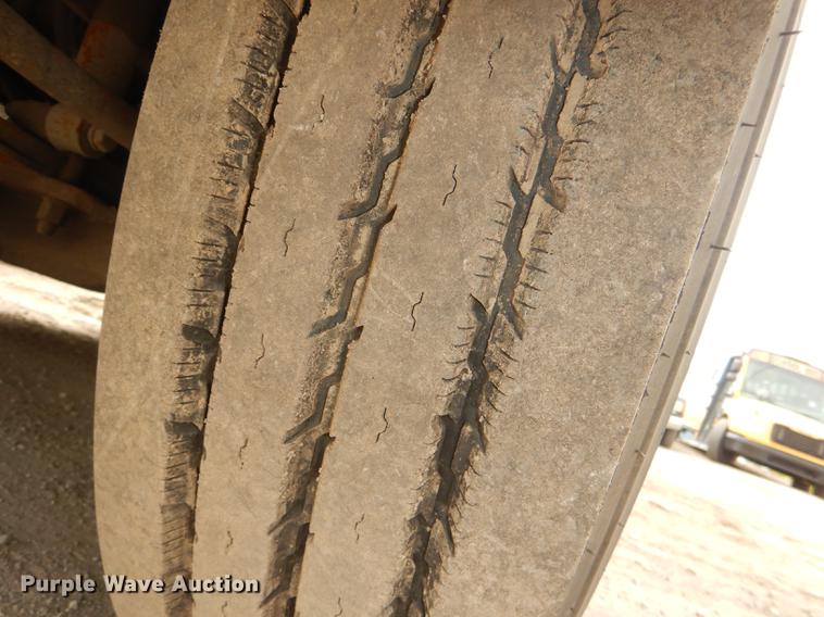 image for item DG0995 2006 Freightliner B2 Thomas school bus