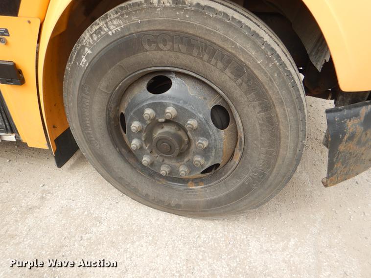 image for item DG0995 2006 Freightliner B2 Thomas school bus