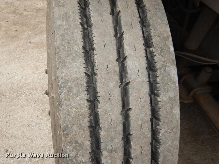 image for item DG0995 2006 Freightliner B2 Thomas school bus