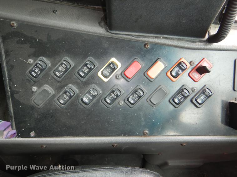 image for item DG0995 2006 Freightliner B2 Thomas school bus