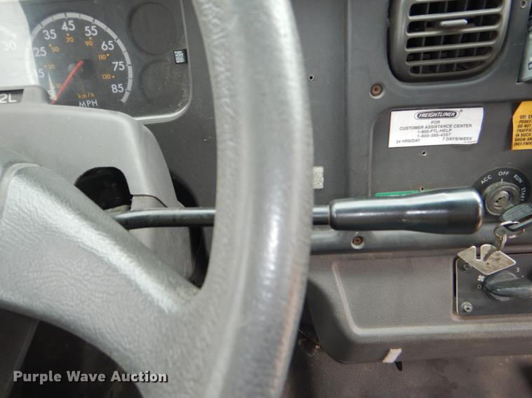 image for item DG0995 2006 Freightliner B2 Thomas school bus