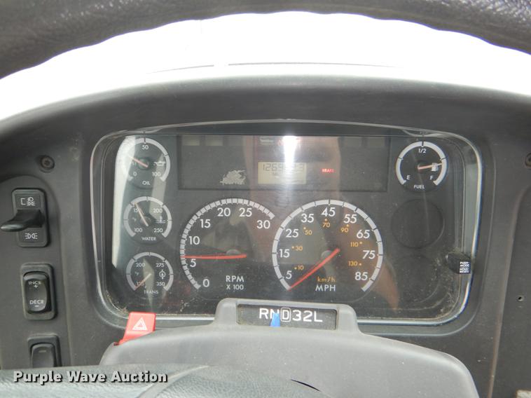 image for item DG0995 2006 Freightliner B2 Thomas school bus