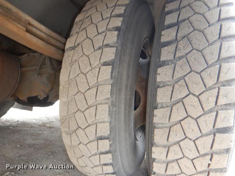 image for item DG0995 2006 Freightliner B2 Thomas school bus