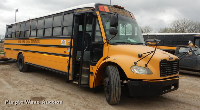 image for item DG0996 2006 Freightliner B2 Thomas school bus