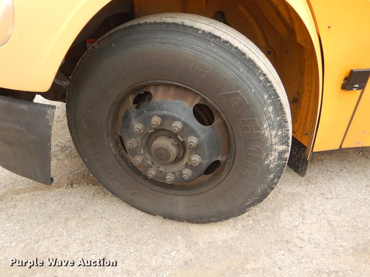 image for item DG0996 2006 Freightliner B2 Thomas school bus