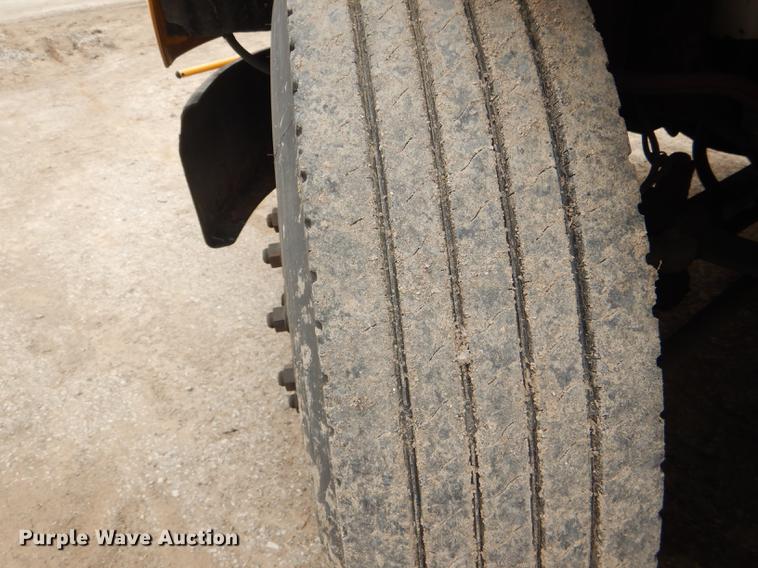 image for item DG0996 2006 Freightliner B2 Thomas school bus