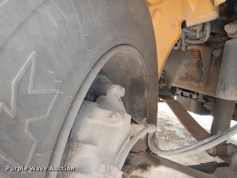 image for item DG0996 2006 Freightliner B2 Thomas school bus