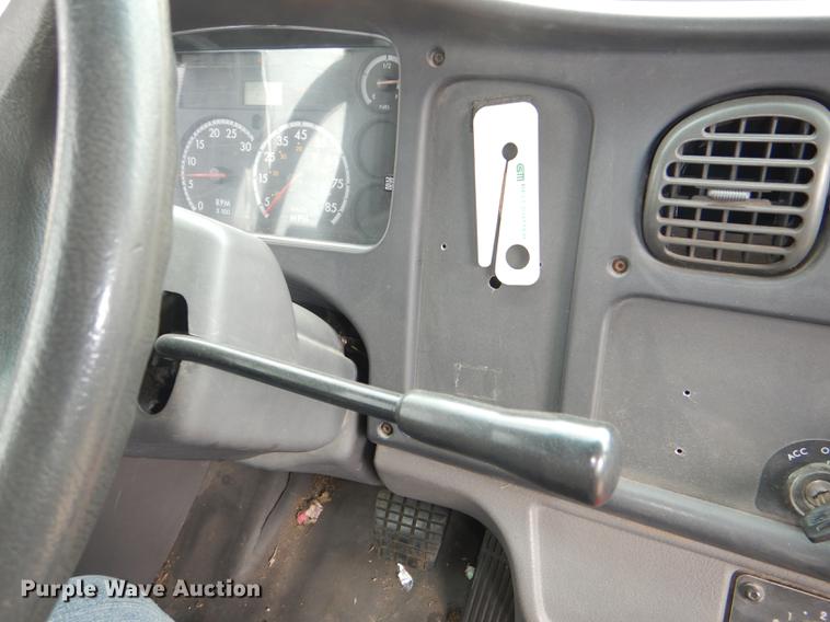 image for item DG0996 2006 Freightliner B2 Thomas school bus