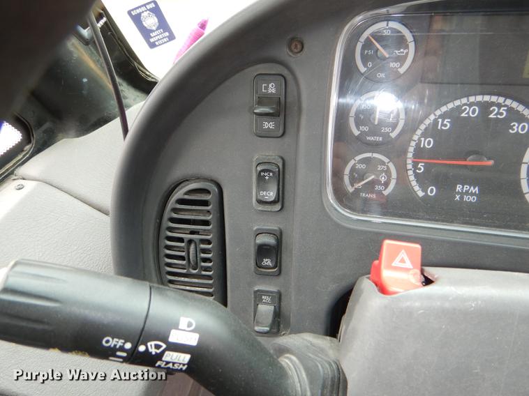 image for item DG0996 2006 Freightliner B2 Thomas school bus