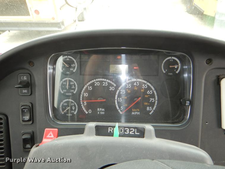 image for item DG0996 2006 Freightliner B2 Thomas school bus