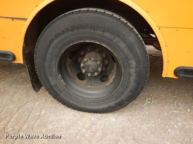 image for item DG0996 2006 Freightliner B2 Thomas school bus