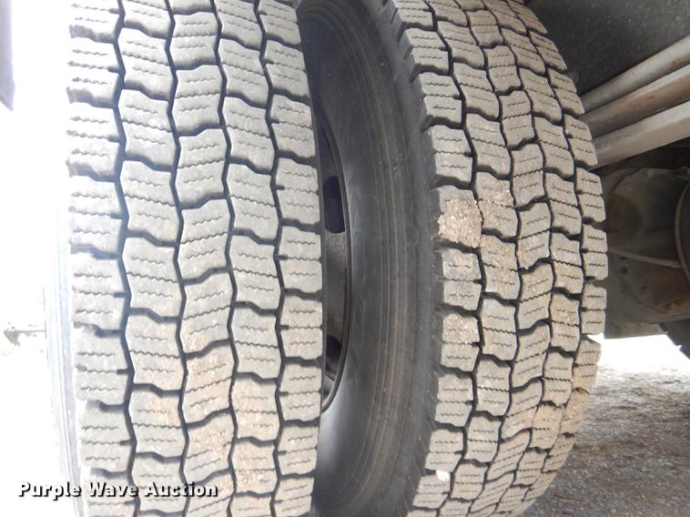 image for item DG0996 2006 Freightliner B2 Thomas school bus