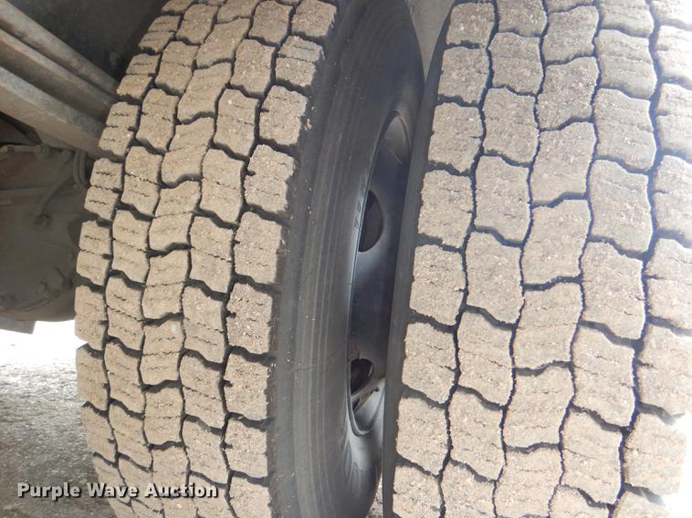 image for item DG0996 2006 Freightliner B2 Thomas school bus