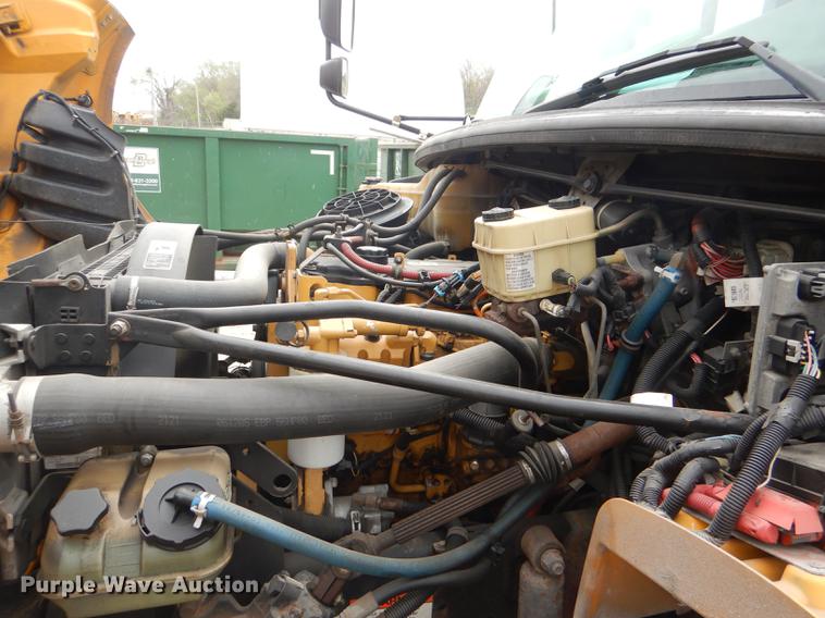 image for item DG0996 2006 Freightliner B2 Thomas school bus