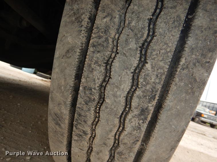 image for item DG0997 2006 Freightliner B2 Thomas school bus