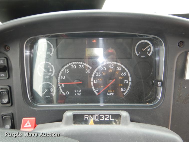 image for item DG0997 2006 Freightliner B2 Thomas school bus