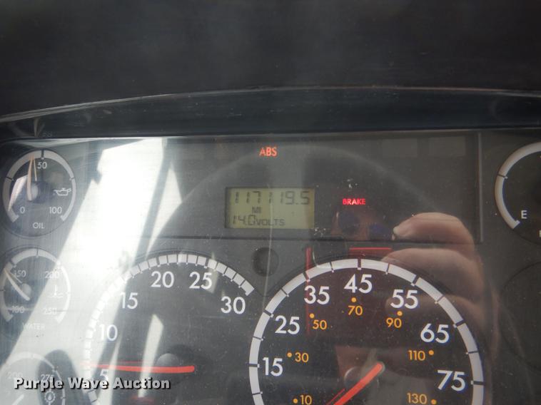 image for item DG0997 2006 Freightliner B2 Thomas school bus