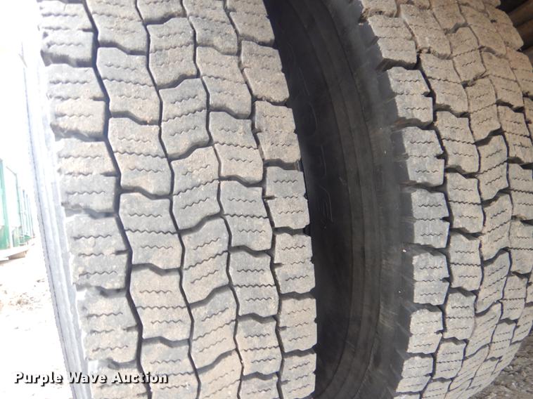 image for item DG0997 2006 Freightliner B2 Thomas school bus