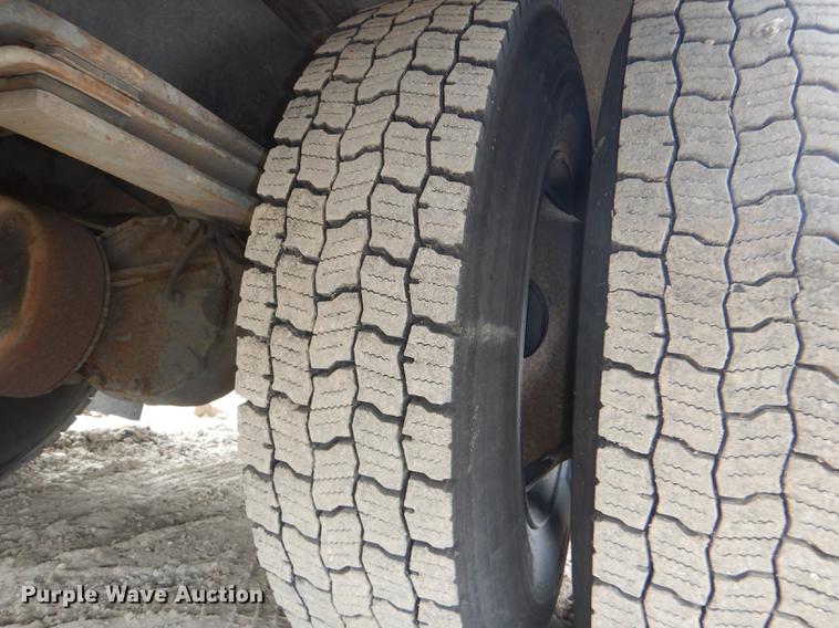 image for item DG0997 2006 Freightliner B2 Thomas school bus