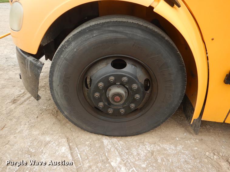 image for item DG0998 2006 Freightliner B2 Thomas school bus