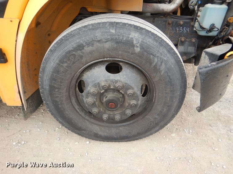 image for item DG0998 2006 Freightliner B2 Thomas school bus