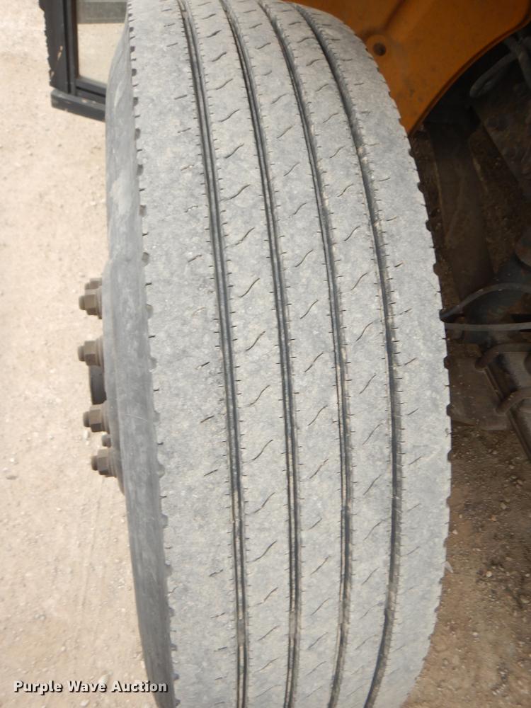 image for item DG0998 2006 Freightliner B2 Thomas school bus