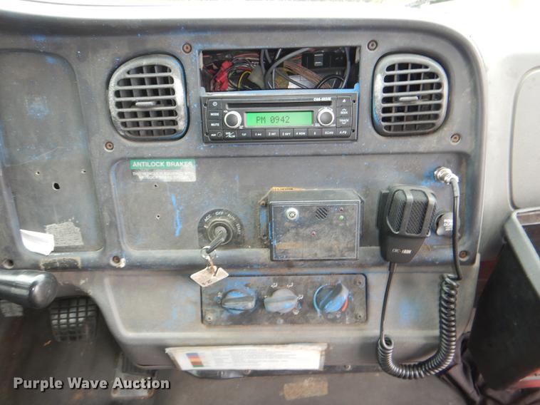 image for item DG0998 2006 Freightliner B2 Thomas school bus