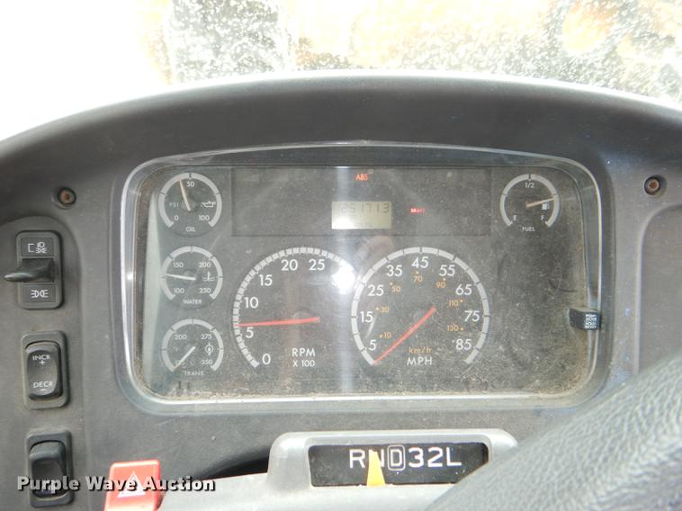 image for item DG0998 2006 Freightliner B2 Thomas school bus