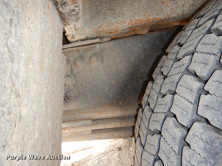 image for item DG0998 2006 Freightliner B2 Thomas school bus